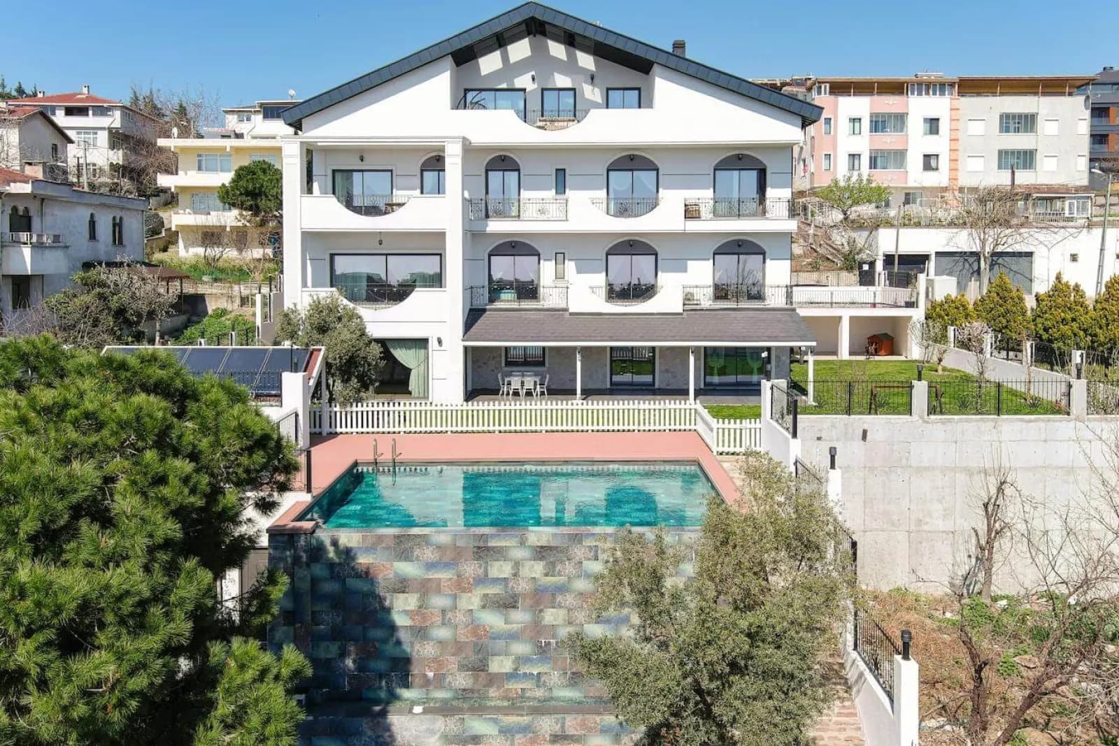 Beylikdüzü Villa Havuzu — 1