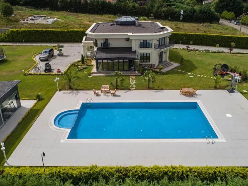 Peyzajlı Villa Havuzu — 1