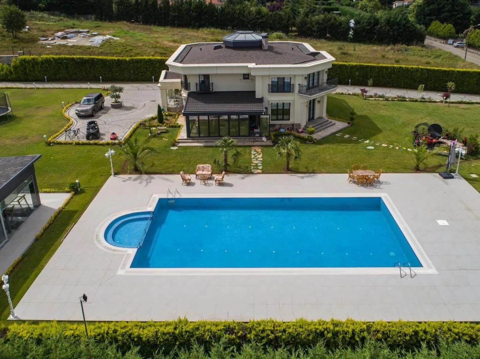 Peyzajlı Villa Havuzu — 1